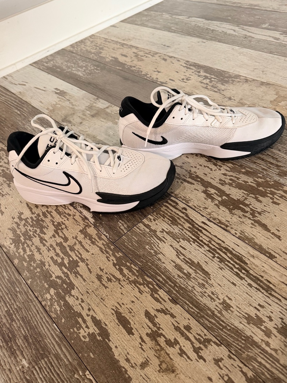 Nike G.T. Cut Academy Basketball/Court Shoes Size Men’s 8.5/Women’s 10